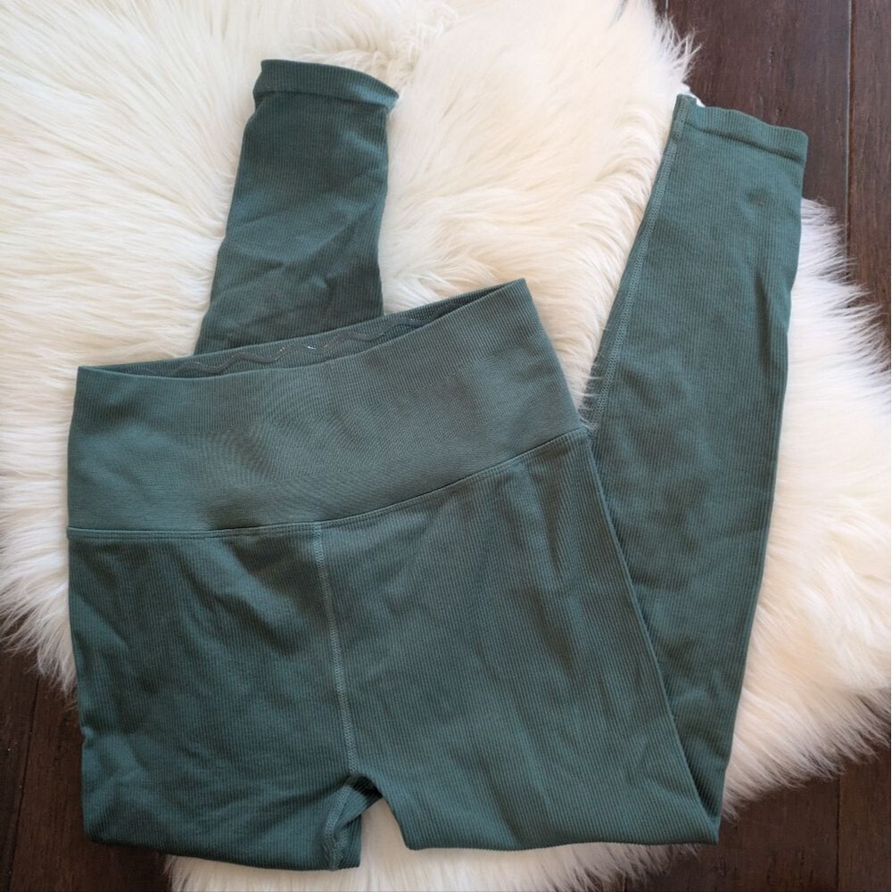 Peloton Spiritual Gangster Olive Hunter Green Ribbed Leggings M/L Medium Large